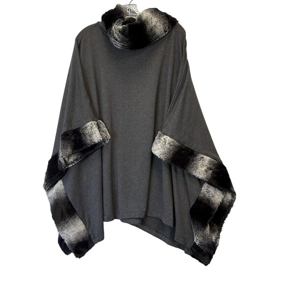 Saks Fifth Avenue Poncho Faux Fur Trim Gray OS Old Money Winter Sweater Cape NWT - Picture 1 of 8